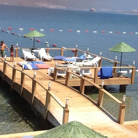 Hidden Garden Hotel 2*