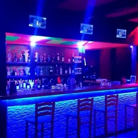 Hidden Garden Hotel 2*